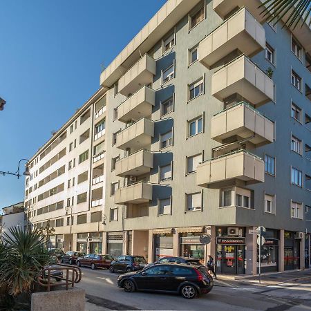 Lucilla Home - Apt Con Wifi Nel Cuore Di Udine Kültér fotó