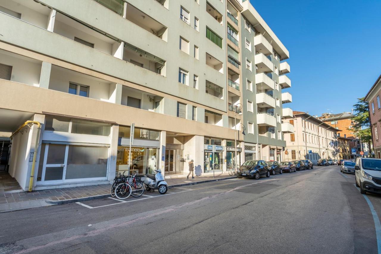 Lucilla Home - Apt Con Wifi Nel Cuore Di Udine Kültér fotó