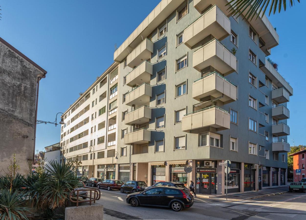 Lucilla Home - Apt Con Wifi Nel Cuore Di Udine Kültér fotó
